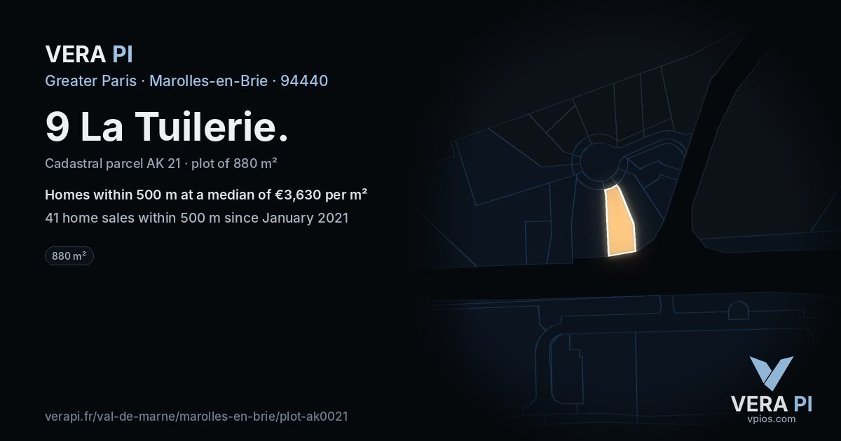 9 La Tuilerie, Marolles-en-Brie at night – the plot lit, the parcels around coloured by the prices near them