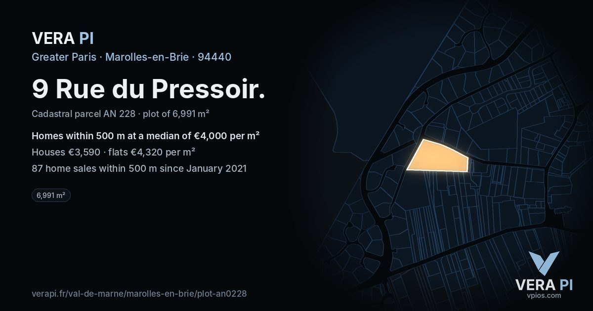 9 Rue du Pressoir, Marolles-en-Brie at night – the plot lit, the parcels around coloured by the prices near them