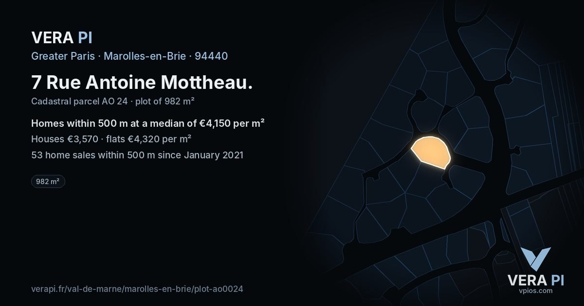 7 Rue Antoine Mottheau, Marolles-en-Brie at night – the plot lit, the parcels around coloured by the prices near them