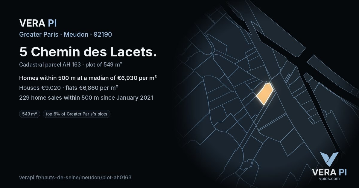 5 Chemin des Lacets, Meudon at night – the plot lit, the parcels around coloured by the prices near them