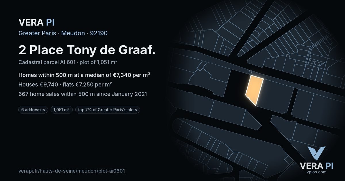 2 Place Tony de Graaf, Meudon at night – the plot lit, the parcels around coloured by the prices near them