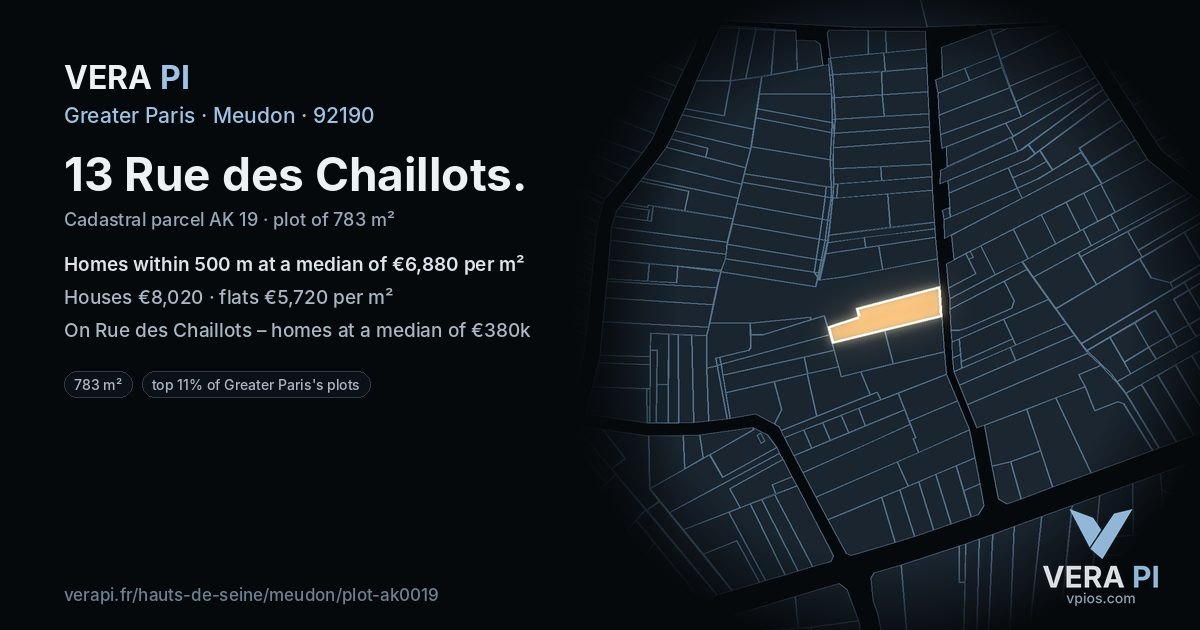 13 Rue des Chaillots, Meudon at night – the plot lit, the parcels around coloured by the prices near them