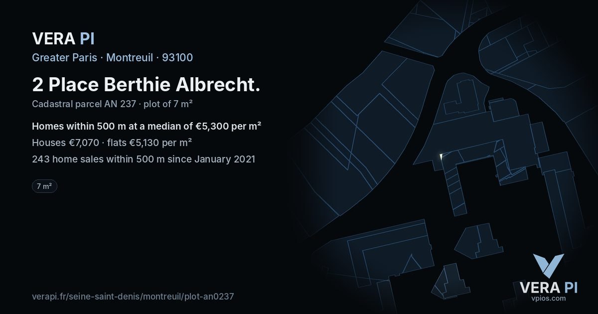 2 Place Berthie Albrecht, Montreuil at night – the plot lit, the parcels around coloured by the prices near them