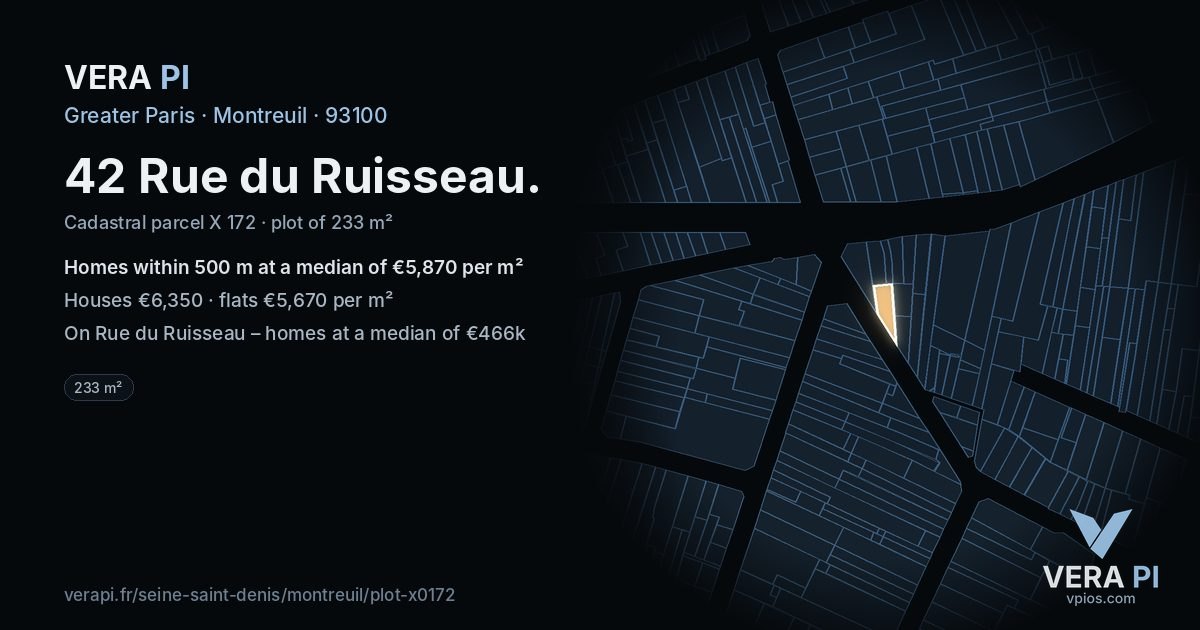 42 Rue du Ruisseau, Montreuil at night – the plot lit, the parcels around coloured by the prices near them