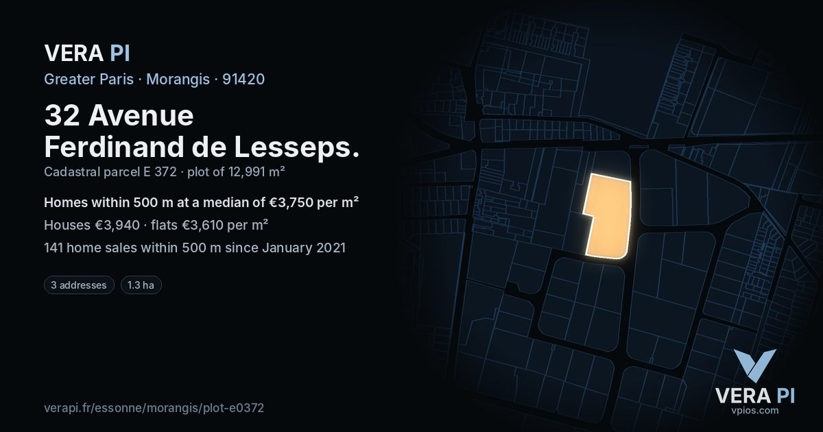 32 Avenue Ferdinand de Lesseps, Morangis at night – the plot lit, the parcels around coloured by the prices near them