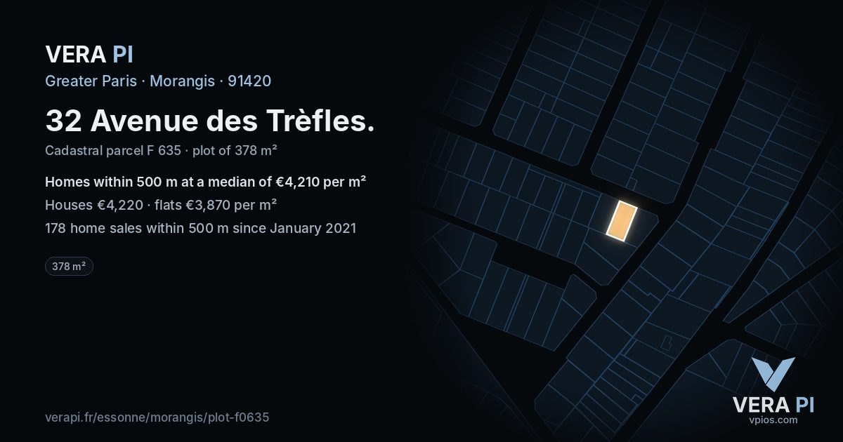 32 Avenue des Trèfles, Morangis at night – the plot lit, the parcels around coloured by the prices near them