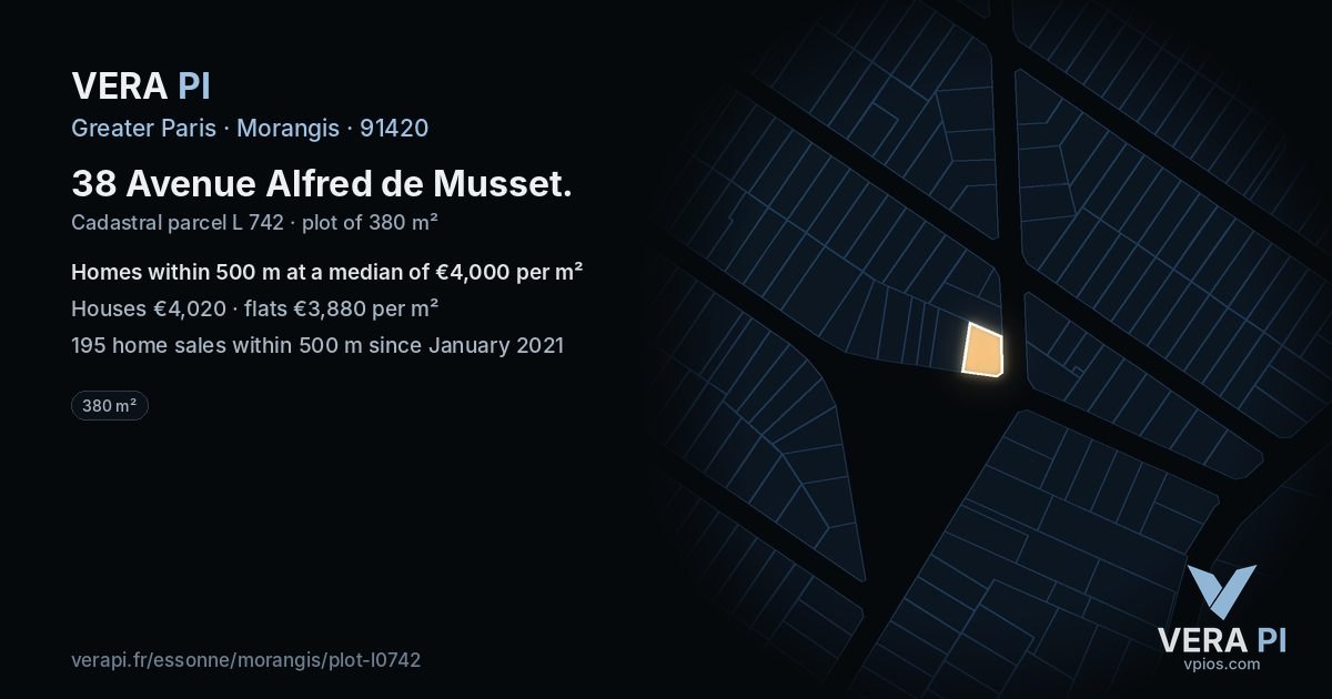 38 Avenue Alfred de Musset, Morangis at night – the plot lit, the parcels around coloured by the prices near them