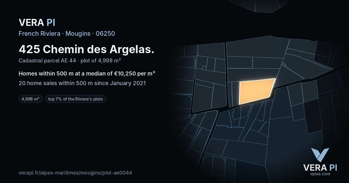 425 Chemin des Argelas, Mougins at night – the plot lit, the parcels around coloured by the prices near them