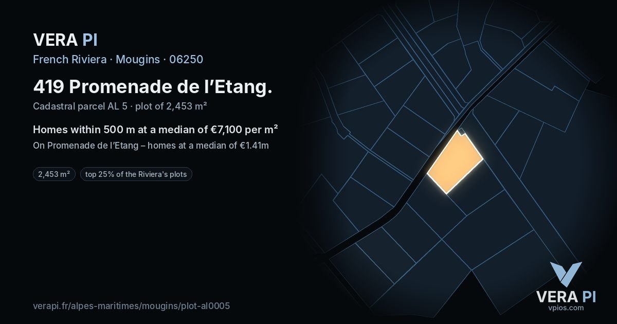 419 Promenade de l’Etang, Mougins at night – the plot lit, the parcels around coloured by the prices near them