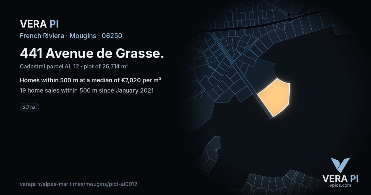 441 Avenue de Grasse, Mougins at night – the plot lit, the parcels around coloured by the prices near them