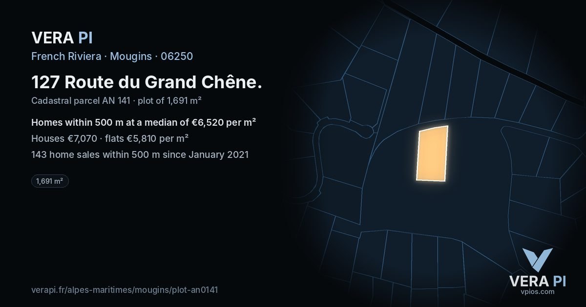 127 Route du Grand Chêne, Mougins at night – the plot lit, the parcels around coloured by the prices near them