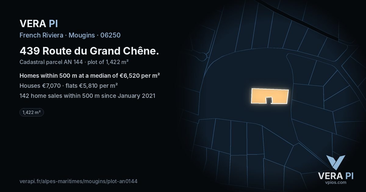439 Route du Grand Chêne, Mougins at night – the plot lit, the parcels around coloured by the prices near them