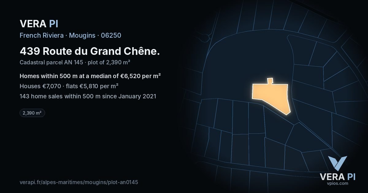 439 Route du Grand Chêne, Mougins at night – the plot lit, the parcels around coloured by the prices near them