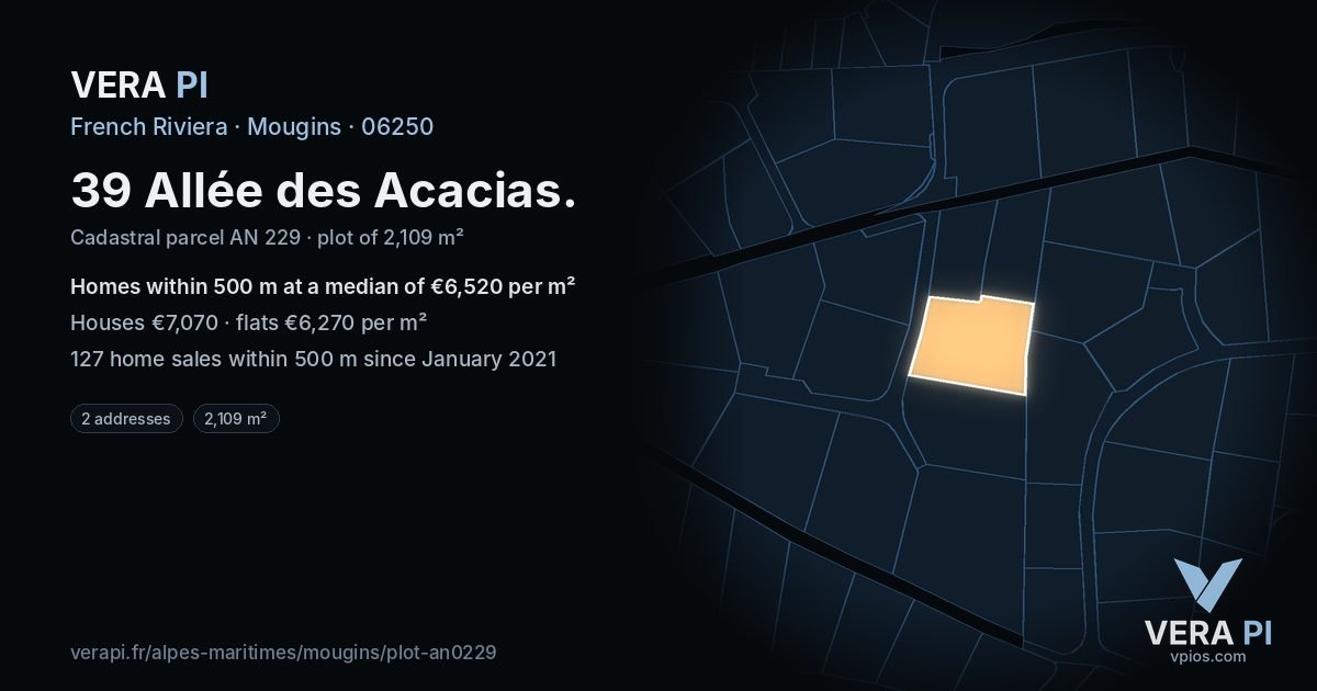 39 Allée des Acacias, Mougins at night – the plot lit, the parcels around coloured by the prices near them