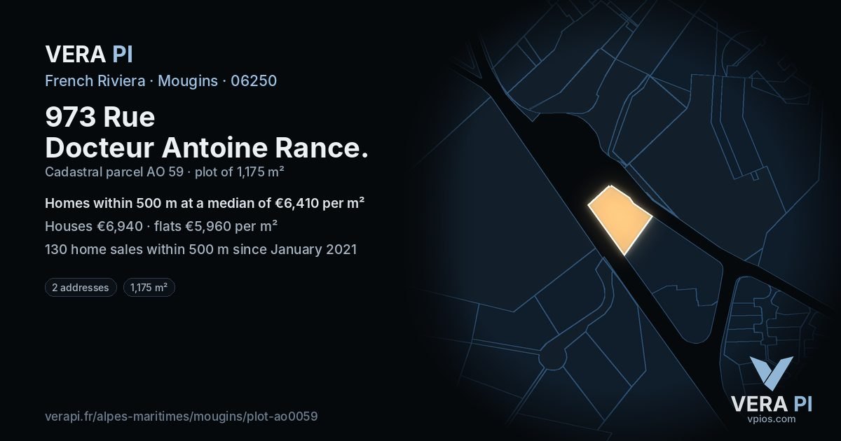 973 Rue Docteur Antoine Rance, Mougins at night – the plot lit, the parcels around coloured by the prices near them