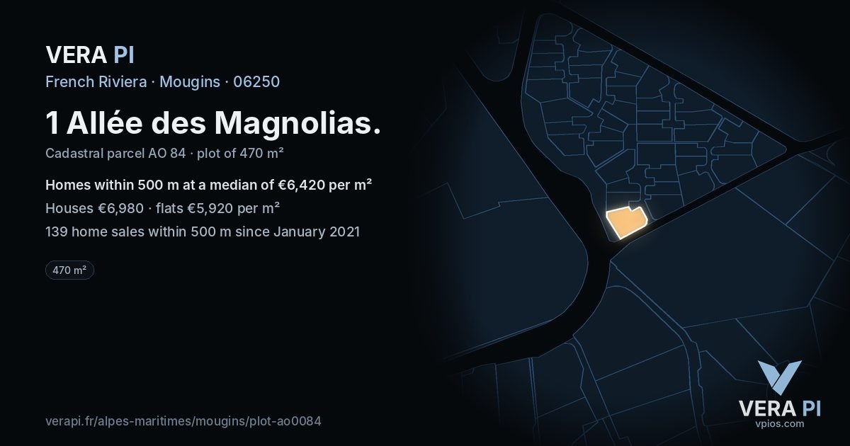 1 Allée des Magnolias, Mougins at night – the plot lit, the parcels around coloured by the prices near them