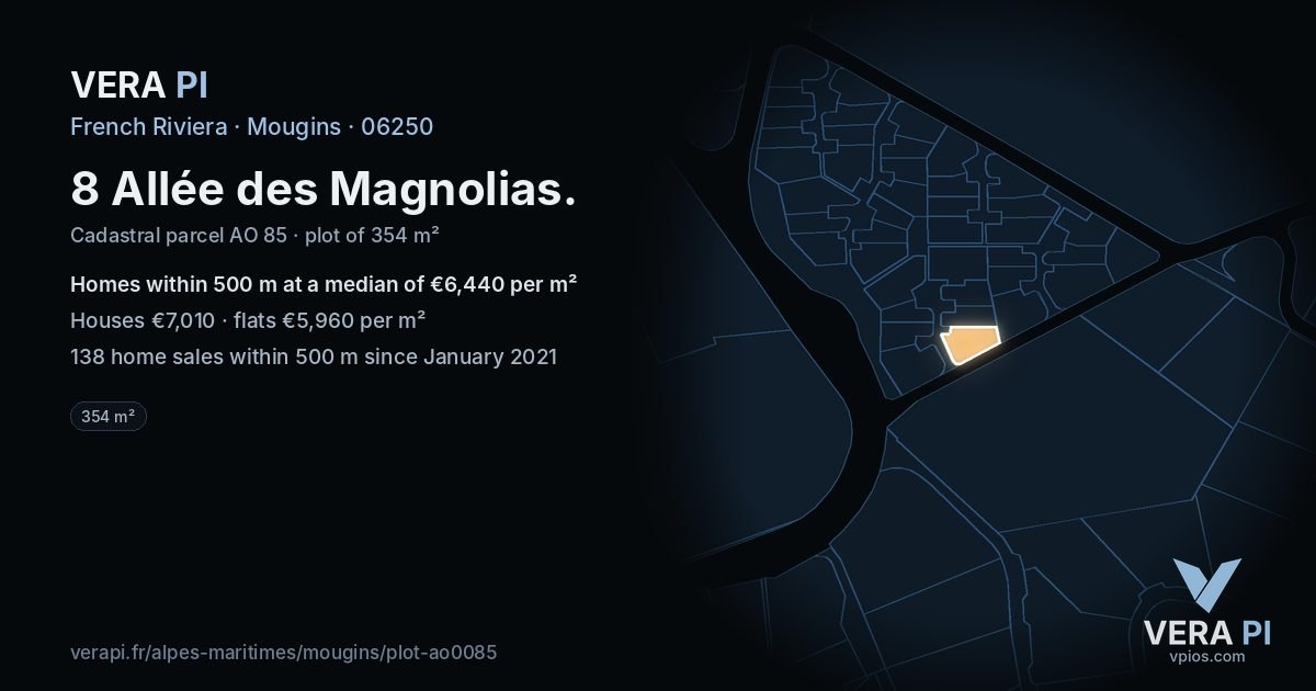 8 Allée des Magnolias, Mougins at night – the plot lit, the parcels around coloured by the prices near them