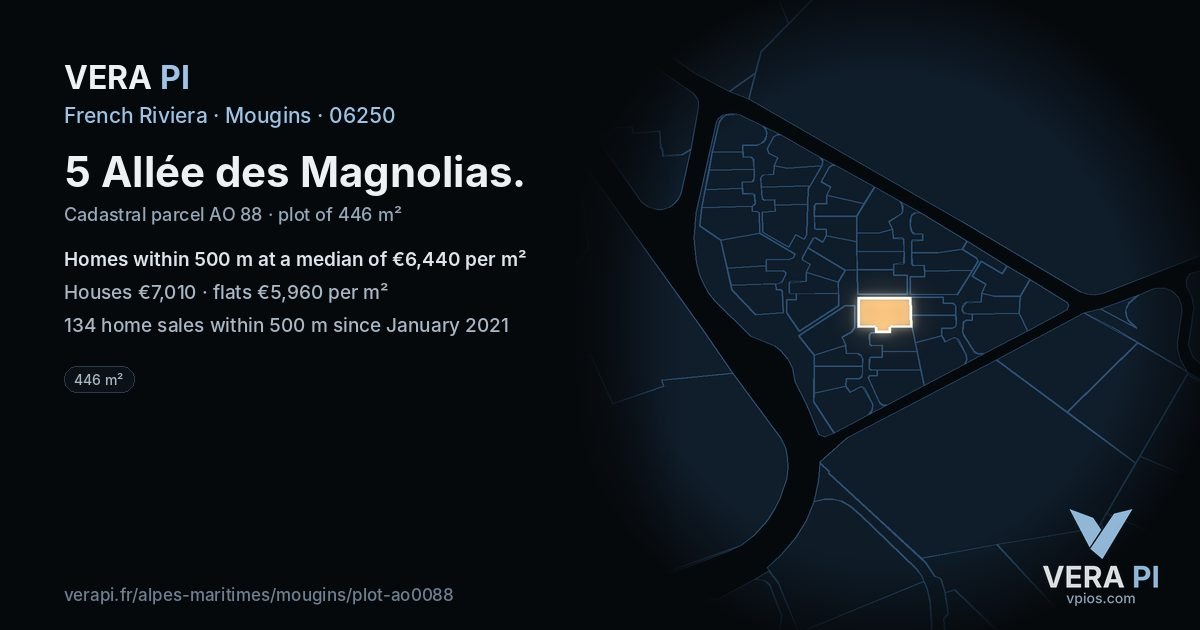 5 Allée des Magnolias, Mougins at night – the plot lit, the parcels around coloured by the prices near them