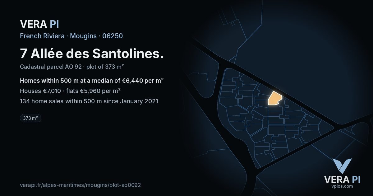 7 Allée des Santolines, Mougins at night – the plot lit, the parcels around coloured by the prices near them