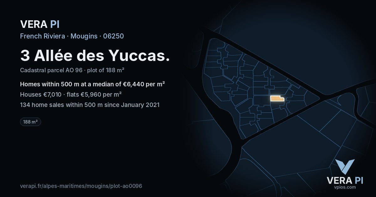 3 Allée des Yuccas, Mougins at night – the plot lit, the parcels around coloured by the prices near them