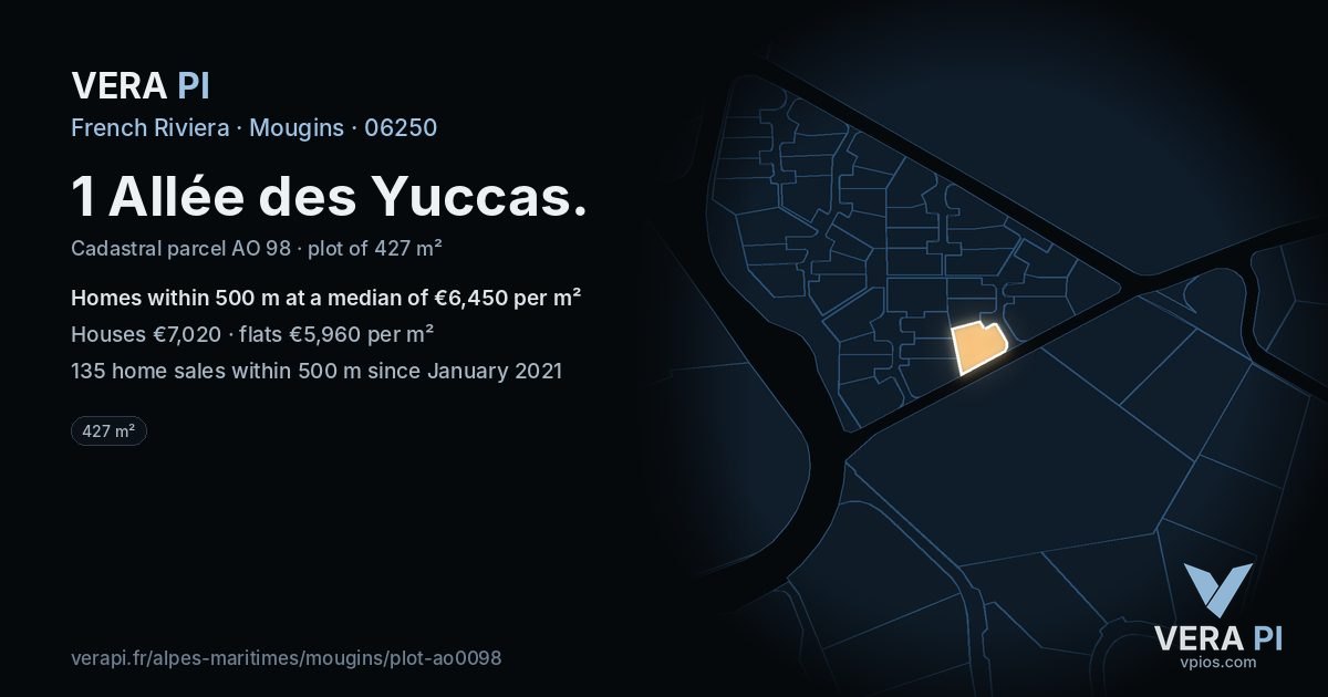 1 Allée des Yuccas, Mougins at night – the plot lit, the parcels around coloured by the prices near them