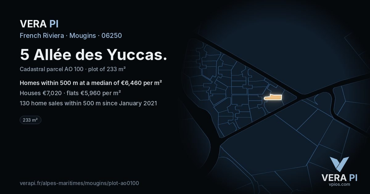 5 Allée des Yuccas, Mougins at night – the plot lit, the parcels around coloured by the prices near them