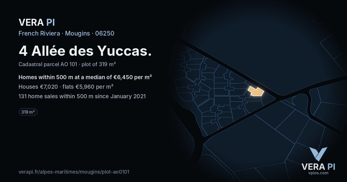 4 Allée des Yuccas, Mougins at night – the plot lit, the parcels around coloured by the prices near them