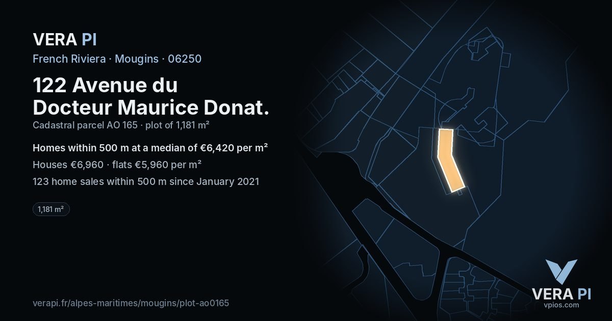 122 Avenue du Docteur Maurice Donat, Mougins at night – the plot lit, the parcels around coloured by the prices near them