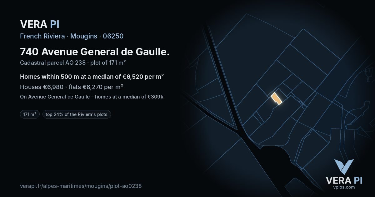 740 Avenue General de Gaulle, Mougins at night – the plot lit, the parcels around coloured by the prices near them
