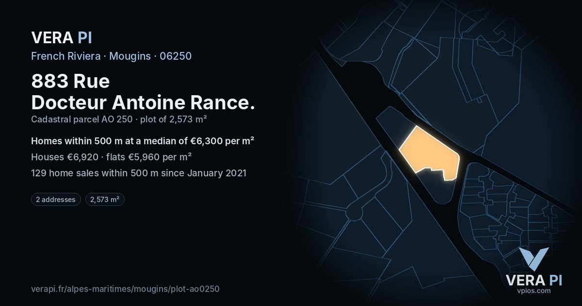 883 Rue Docteur Antoine Rance, Mougins at night – the plot lit, the parcels around coloured by the prices near them