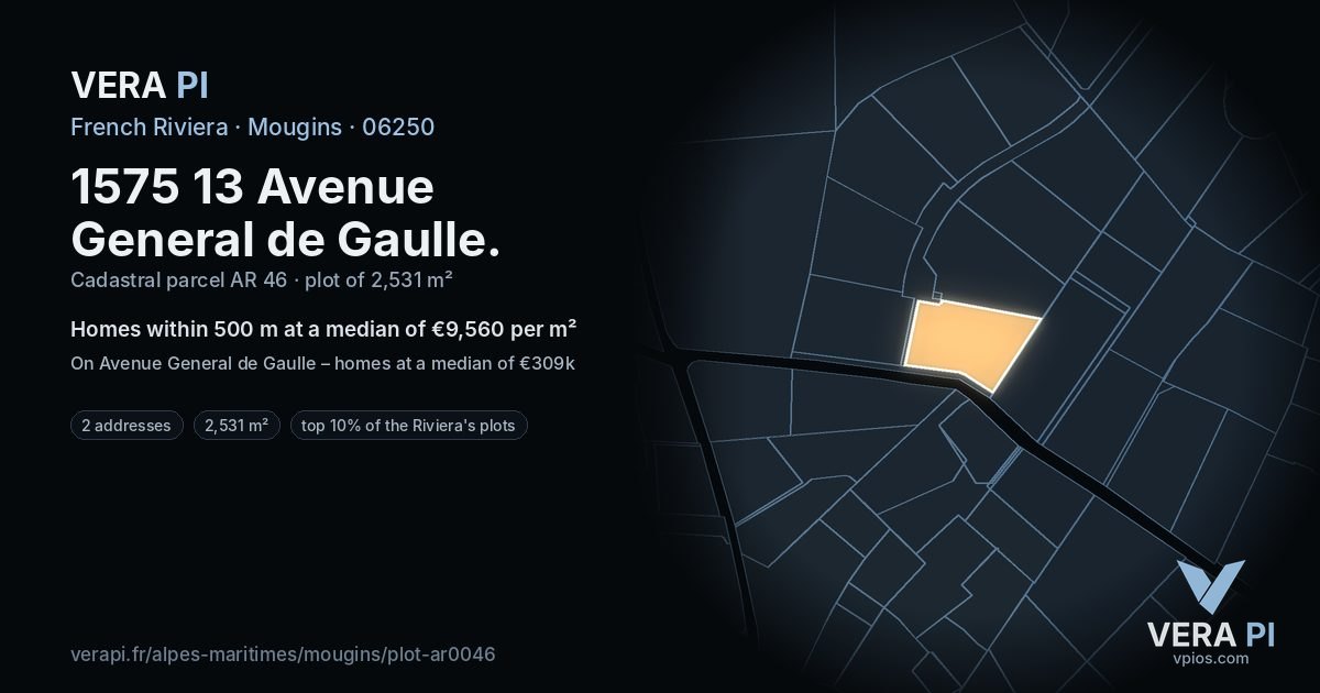 1575 13 Avenue General de Gaulle, Mougins at night – the plot lit, the parcels around coloured by the prices near them