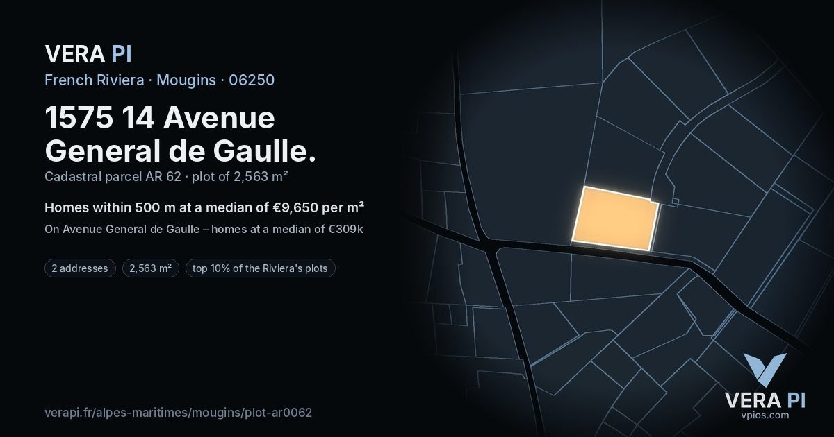 1575 14 Avenue General de Gaulle, Mougins at night – the plot lit, the parcels around coloured by the prices near them