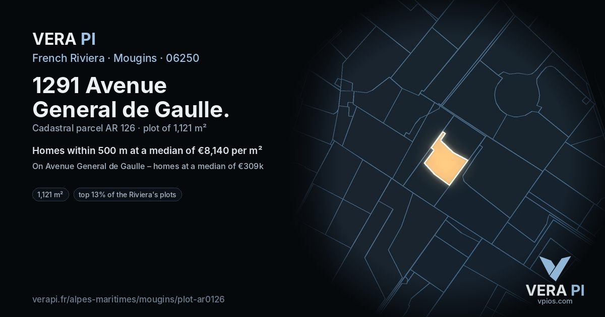 1291 Avenue General de Gaulle, Mougins at night – the plot lit, the parcels around coloured by the prices near them