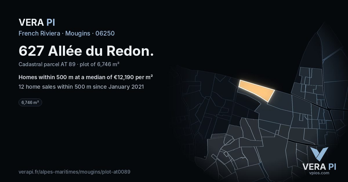 627 Allée du Redon, Mougins at night – the plot lit, the parcels around coloured by the prices near them