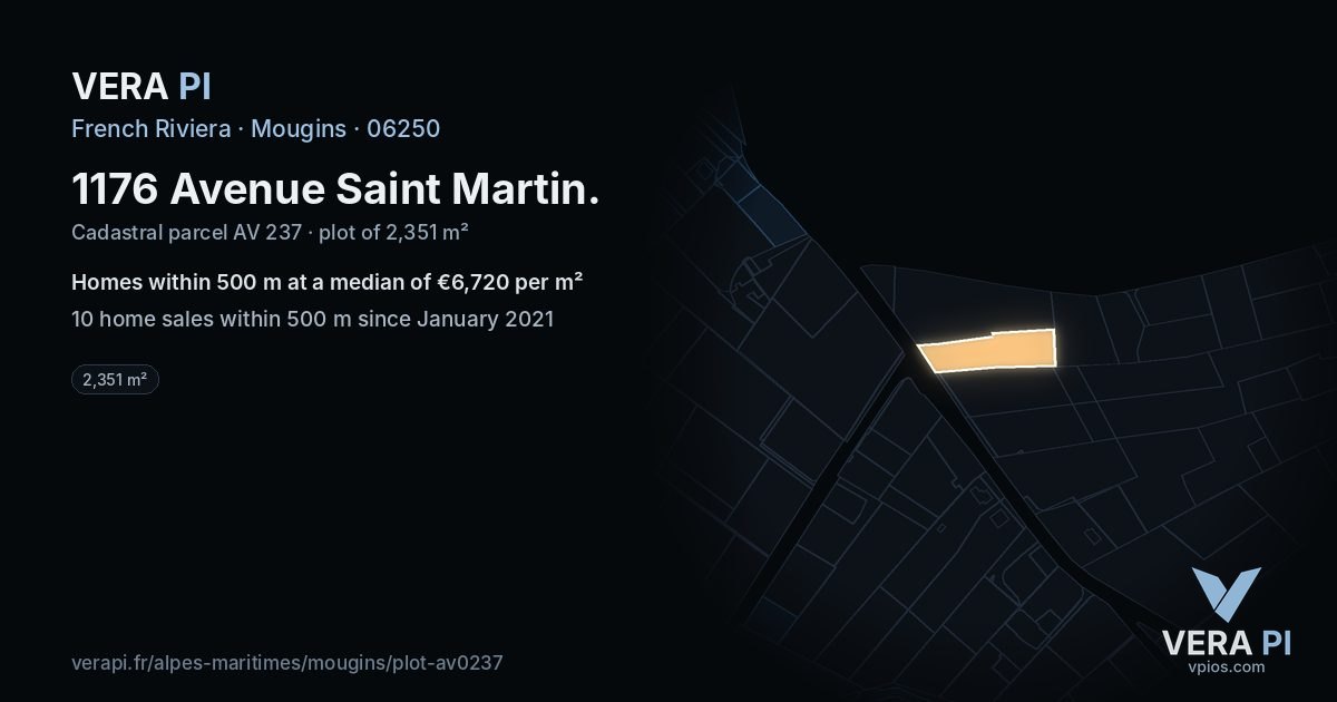 1176 Avenue Saint Martin, Mougins at night – the plot lit, the parcels around coloured by the prices near them
