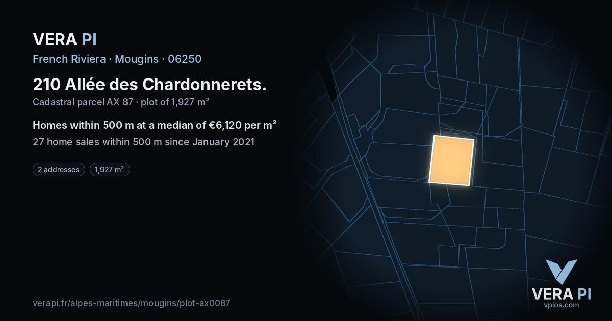 210 Allée des Chardonnerets, Mougins at night – the plot lit, the parcels around coloured by the prices near them