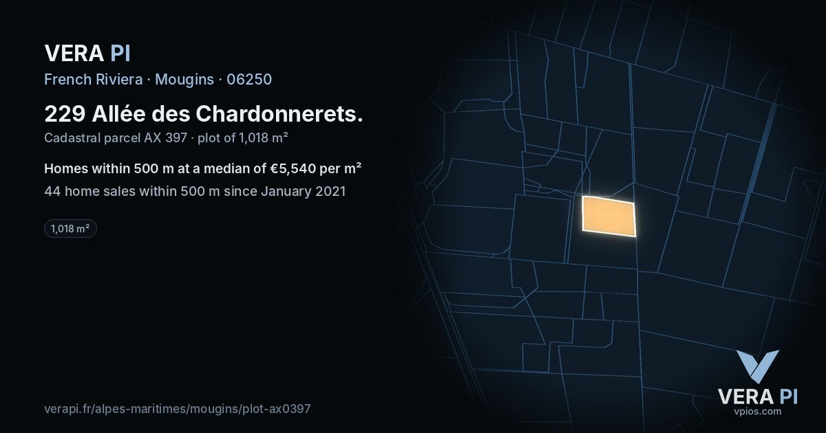 229 Allée des Chardonnerets, Mougins at night – the plot lit, the parcels around coloured by the prices near them