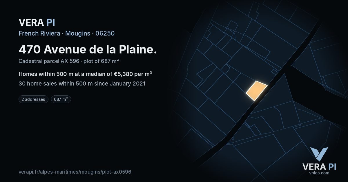 470 Avenue de la Plaine, Mougins at night – the plot lit, the parcels around coloured by the prices near them