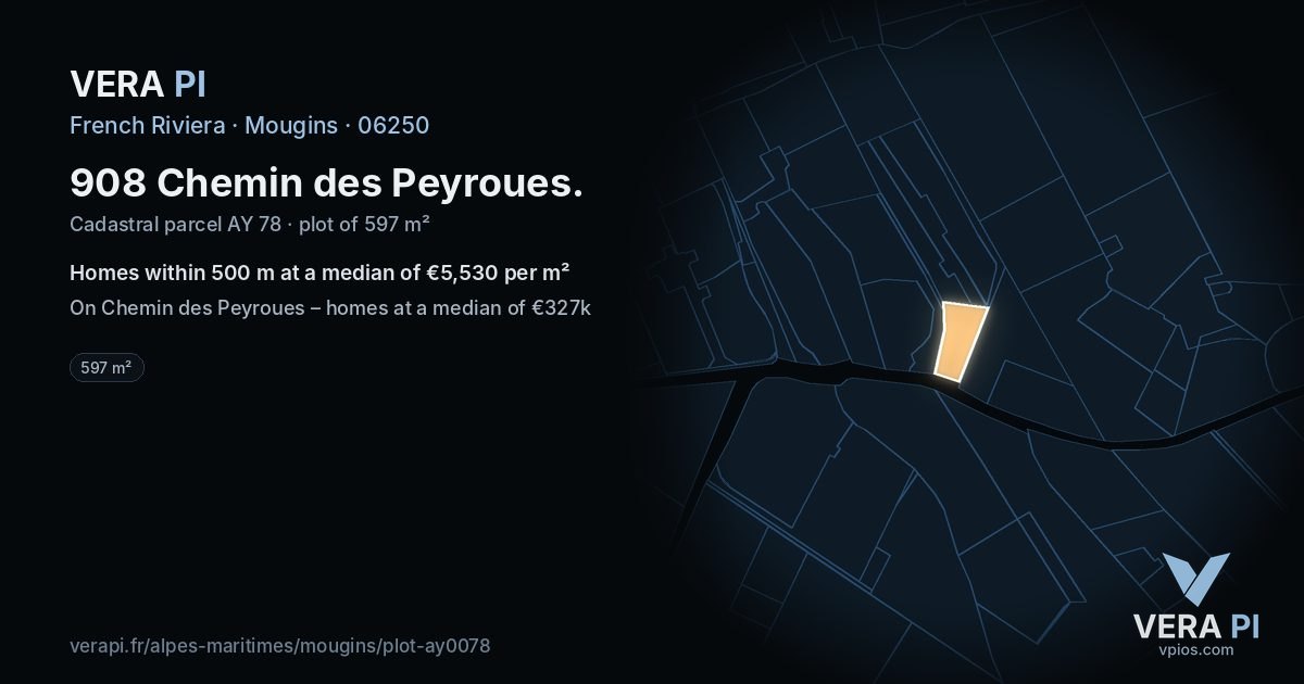 908 Chemin des Peyroues, Mougins at night – the plot lit, the parcels around coloured by the prices near them