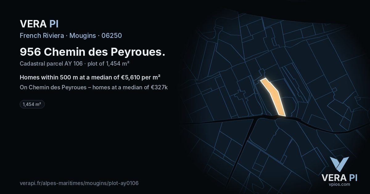956 Chemin des Peyroues, Mougins at night – the plot lit, the parcels around coloured by the prices near them