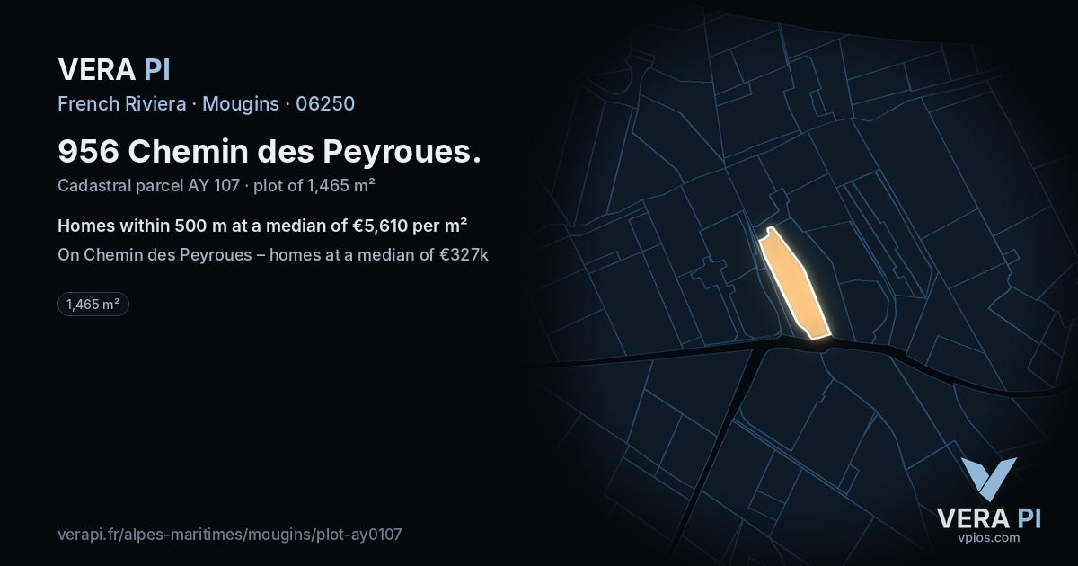 956 Chemin des Peyroues, Mougins at night – the plot lit, the parcels around coloured by the prices near them