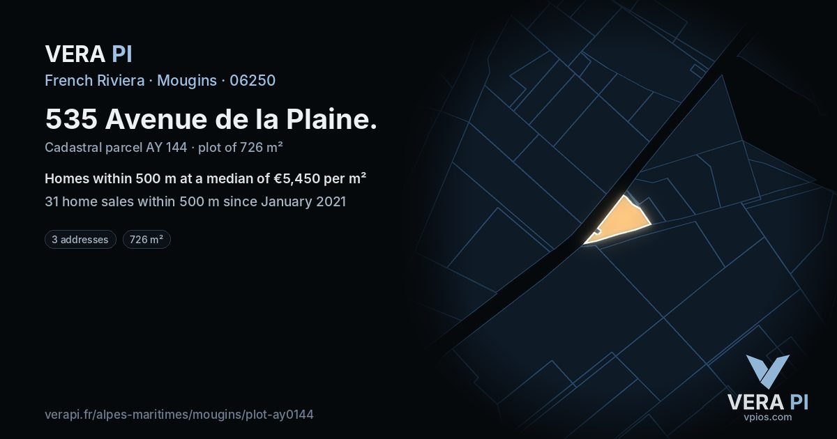 535 Avenue de la Plaine, Mougins at night – the plot lit, the parcels around coloured by the prices near them