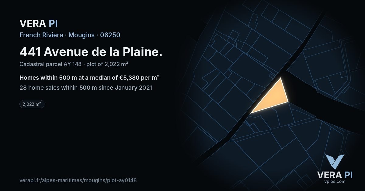441 Avenue de la Plaine, Mougins at night – the plot lit, the parcels around coloured by the prices near them
