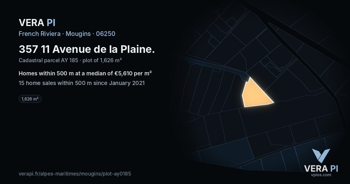 357 11 Avenue de la Plaine, Mougins at night – the plot lit, the parcels around coloured by the prices near them