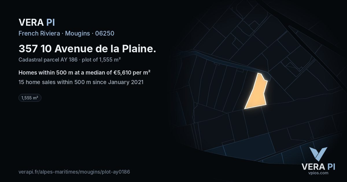 357 10 Avenue de la Plaine, Mougins at night – the plot lit, the parcels around coloured by the prices near them