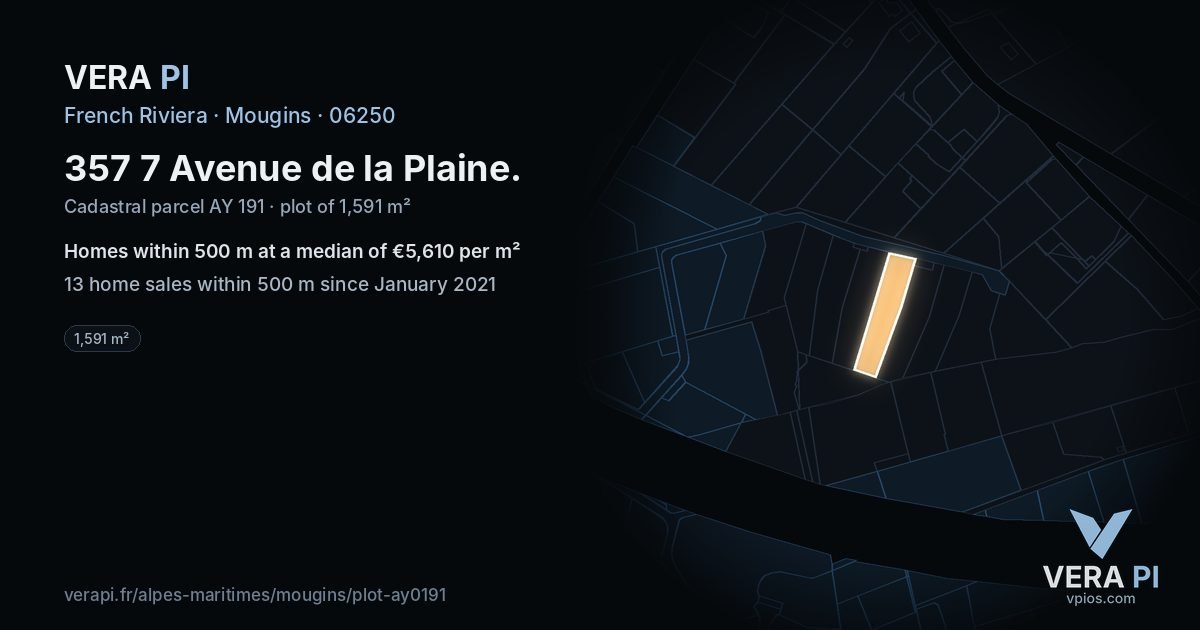 357 7 Avenue de la Plaine, Mougins at night – the plot lit, the parcels around coloured by the prices near them