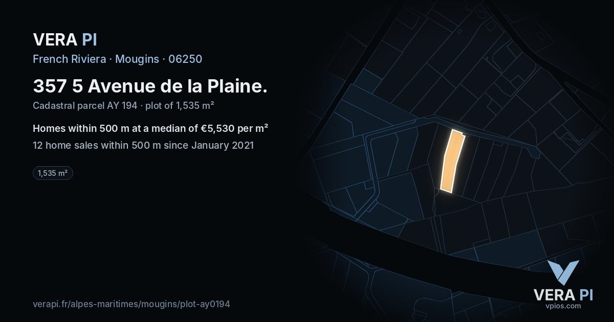 357 5 Avenue de la Plaine, Mougins at night – the plot lit, the parcels around coloured by the prices near them