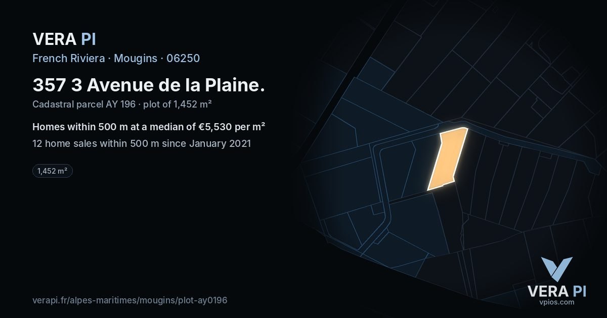 357 3 Avenue de la Plaine, Mougins at night – the plot lit, the parcels around coloured by the prices near them