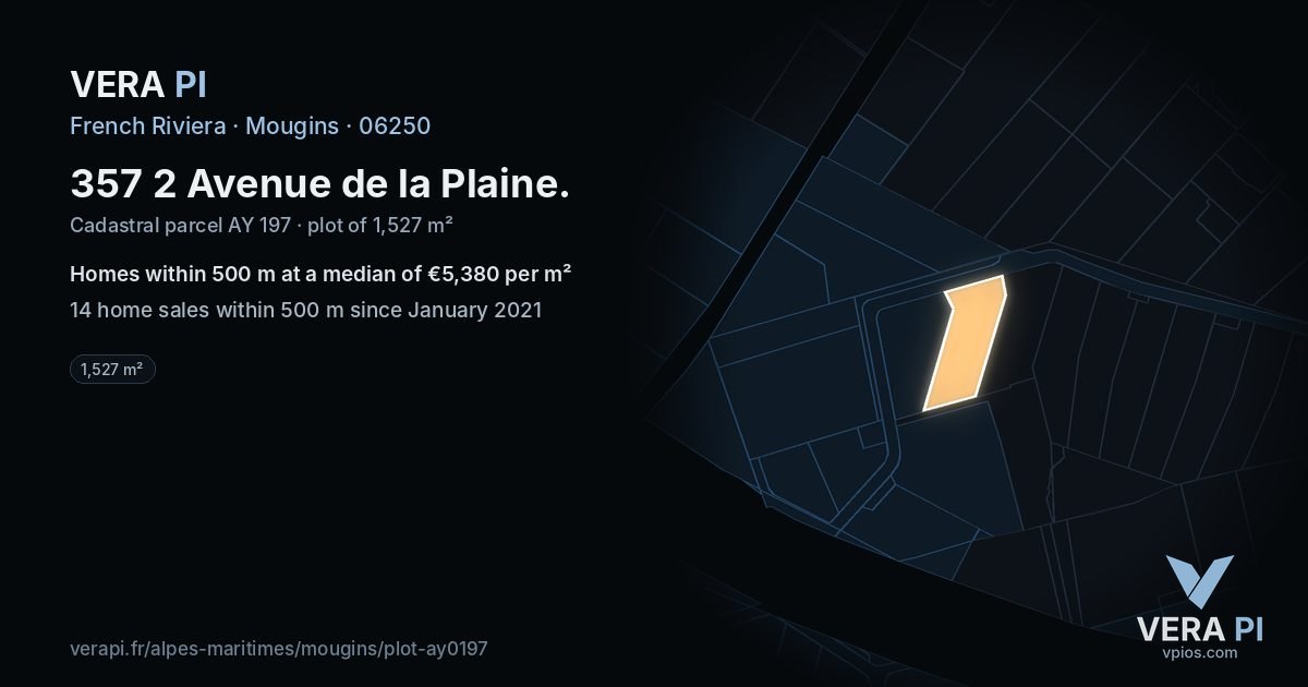 357 2 Avenue de la Plaine, Mougins at night – the plot lit, the parcels around coloured by the prices near them