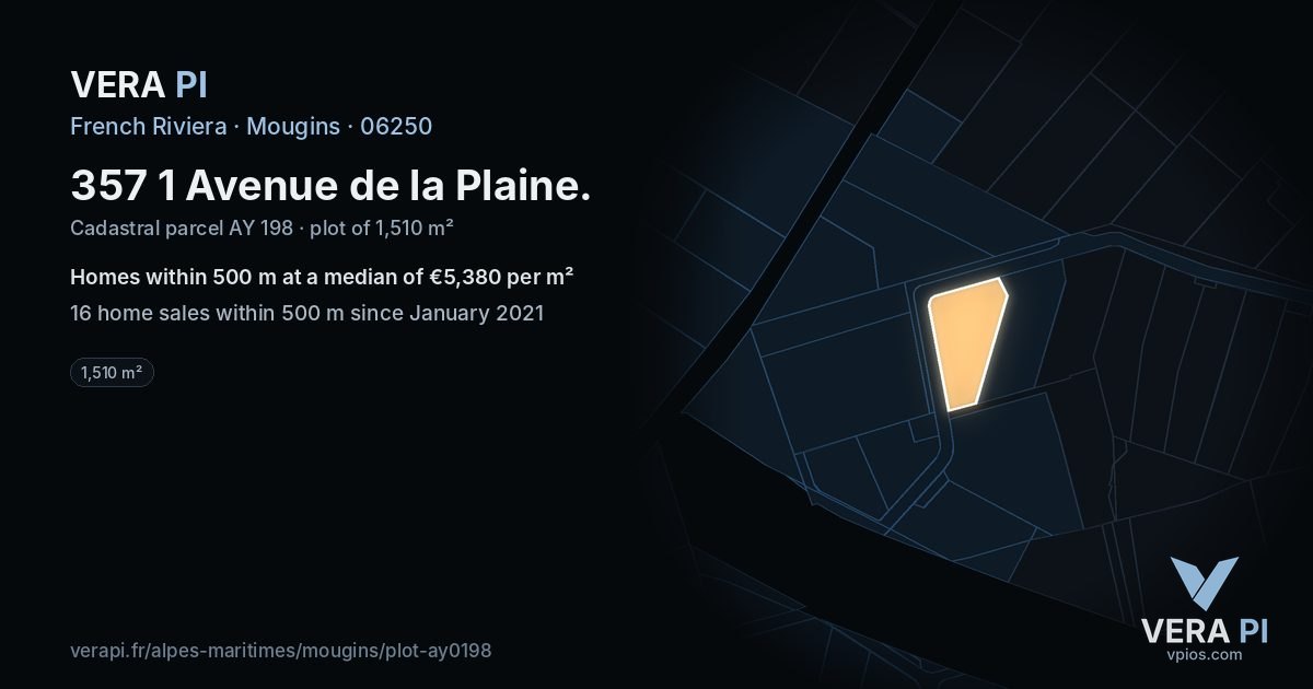 357 1 Avenue de la Plaine, Mougins at night – the plot lit, the parcels around coloured by the prices near them